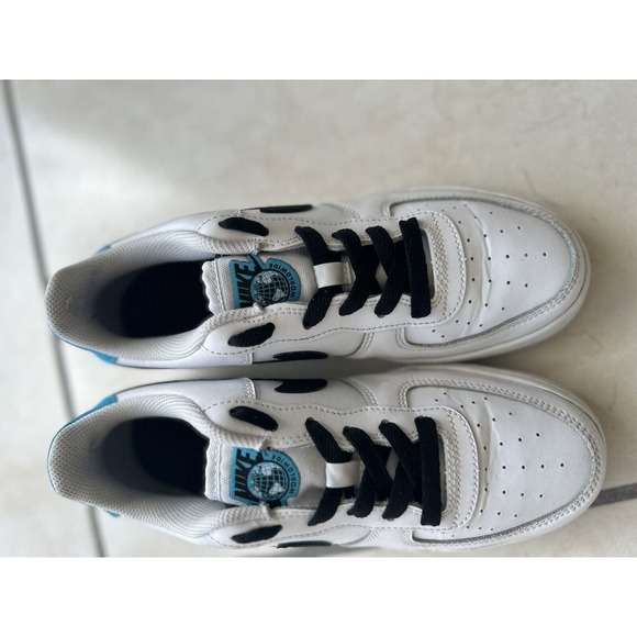 5.5 Y - Nike Air Force 1‎ World Wide (GS) White/Black-Blue FuryShoes CN8533-100 - Picture 5 of 11